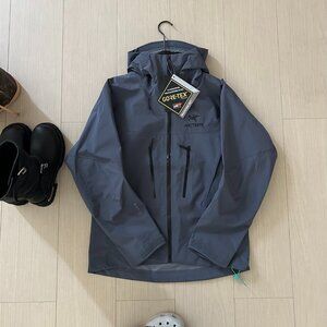 Arcteryx Beta Beta lt Jacket Women/ men --L